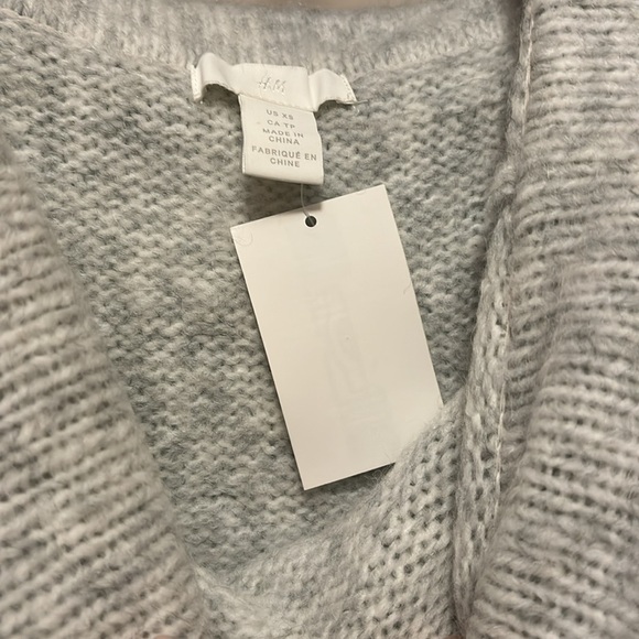 H&M sweater - Picture 2 of 3